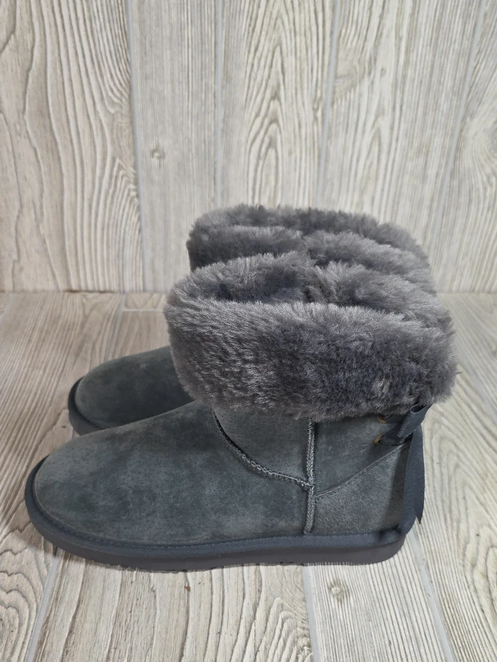 Lamo Adele Charcoal Suede Short Winter Boots Womens Size 6